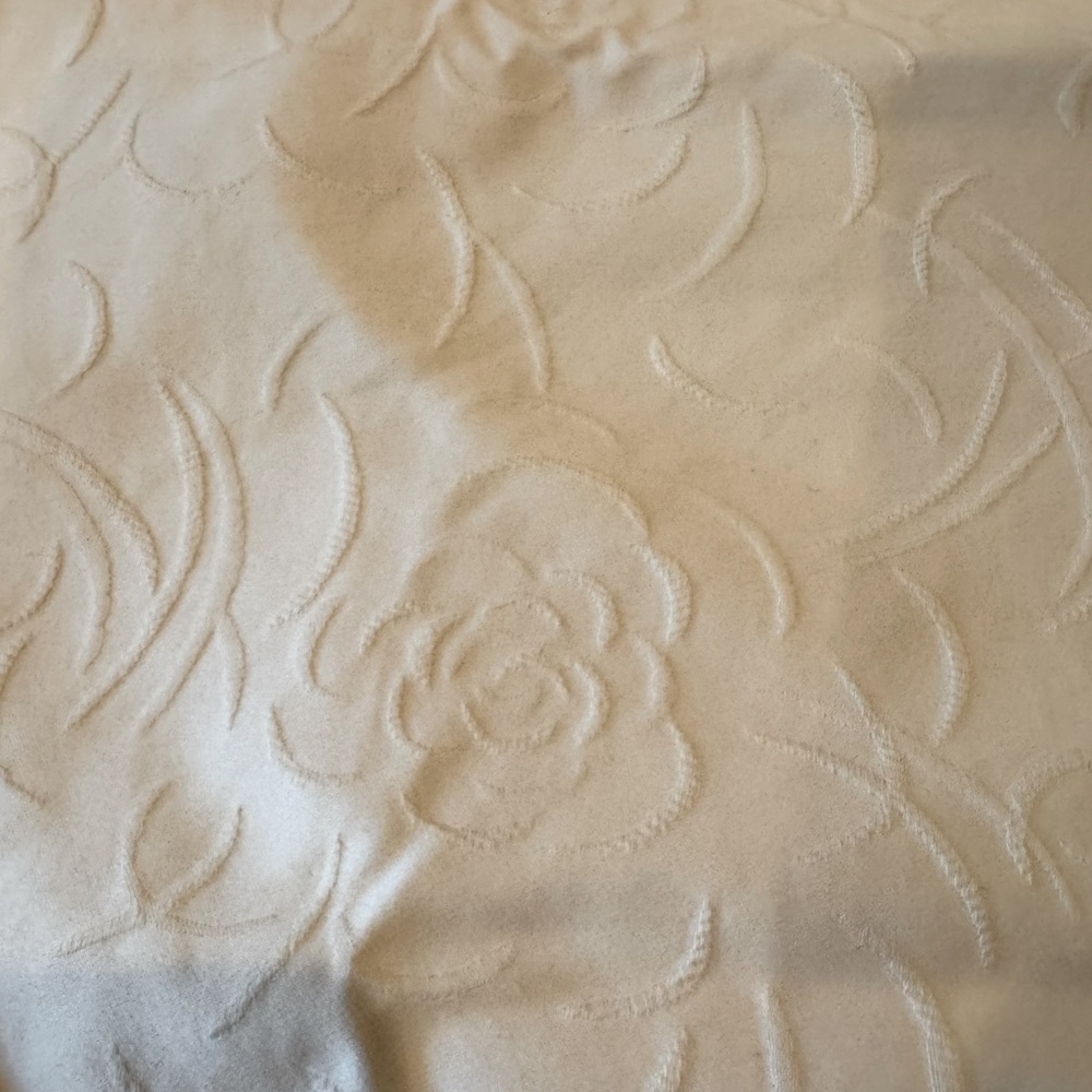 Elegant King Cream Duvet and 2 Euro Shams